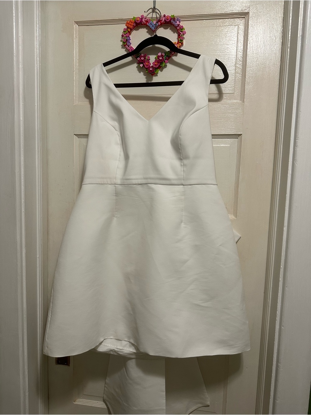 Sachin &babi White V-Neck A-Line Women's Dress